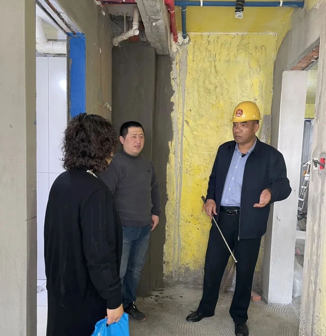 从毫米级工艺到安全弦：总经理突击工地巡查